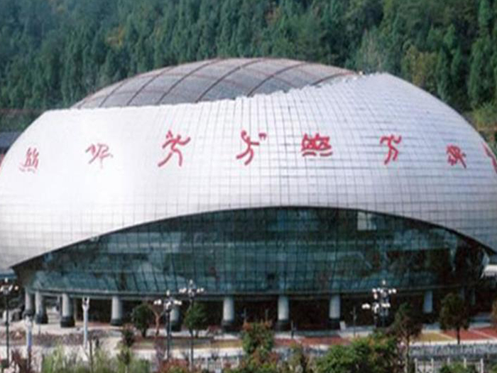 广西体育中心球形网架加工安装
